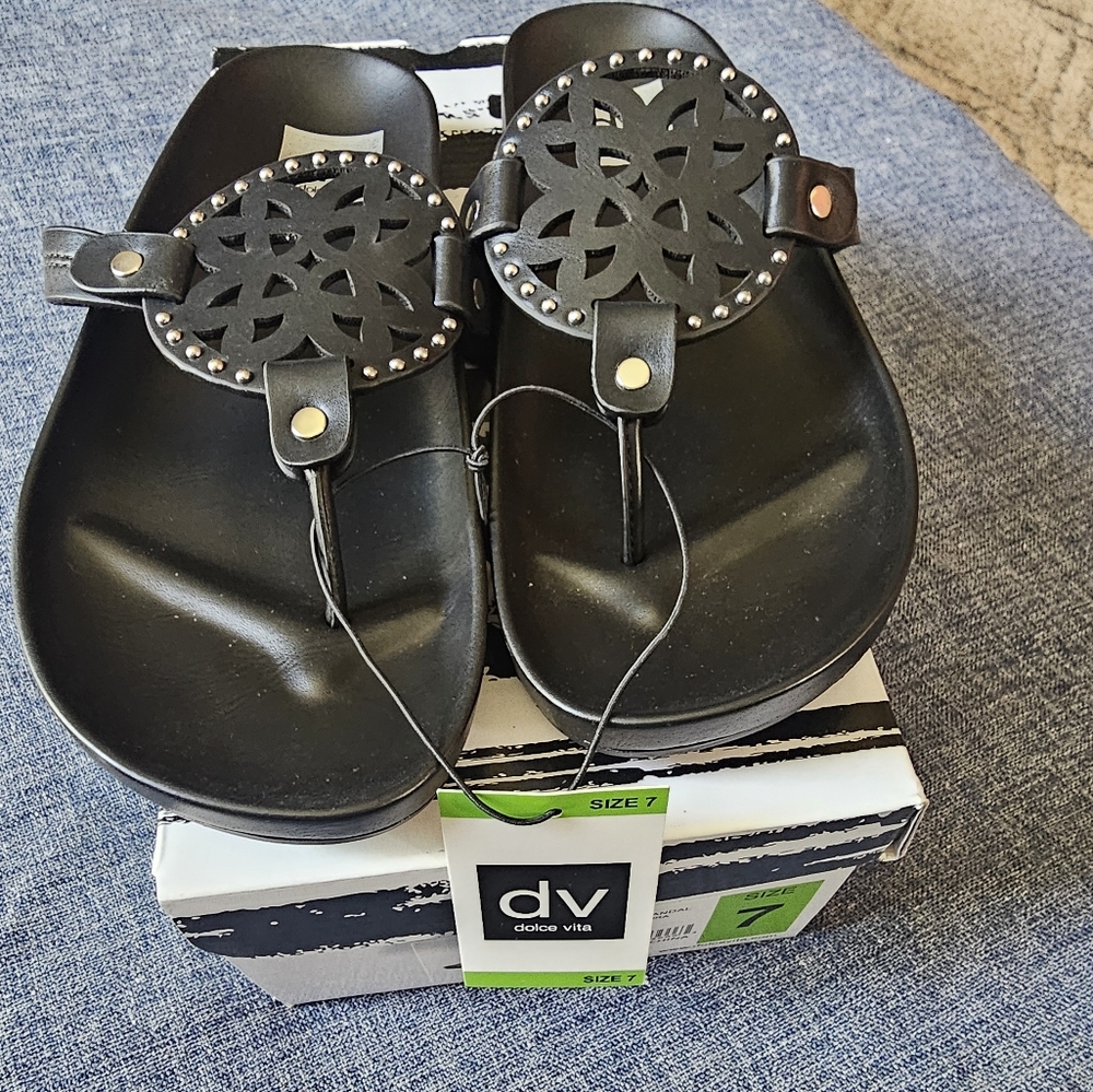 New! Womens size 7 Dolce Vita Sandle